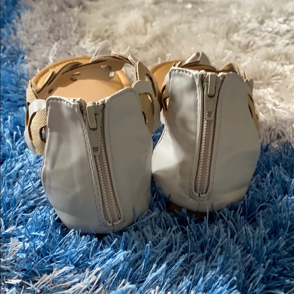 Gray & Gold Sandals - Picture 4 of 6